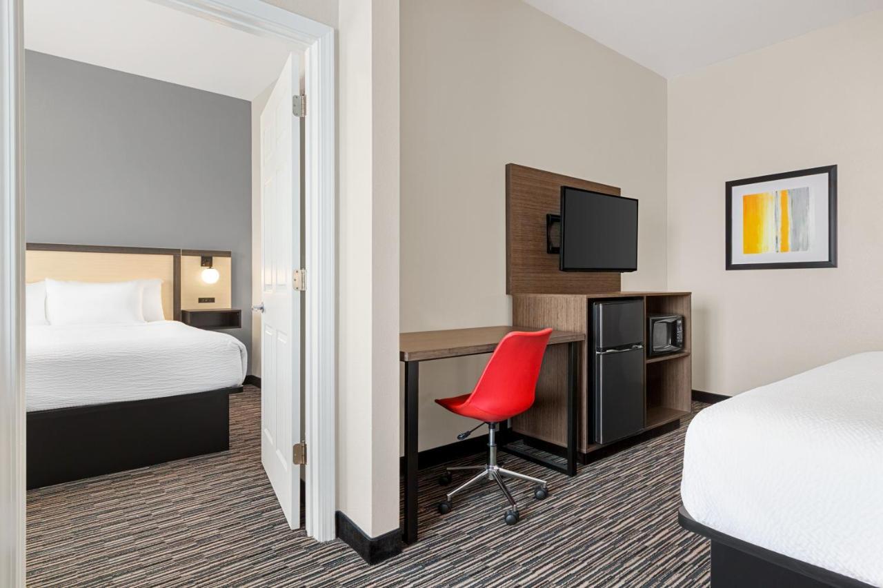 Ramada By Wyndham Marina Hotel Exterior photo