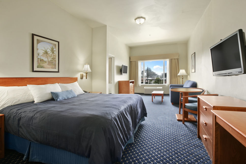 Ramada By Wyndham Marina Hotel Exterior photo